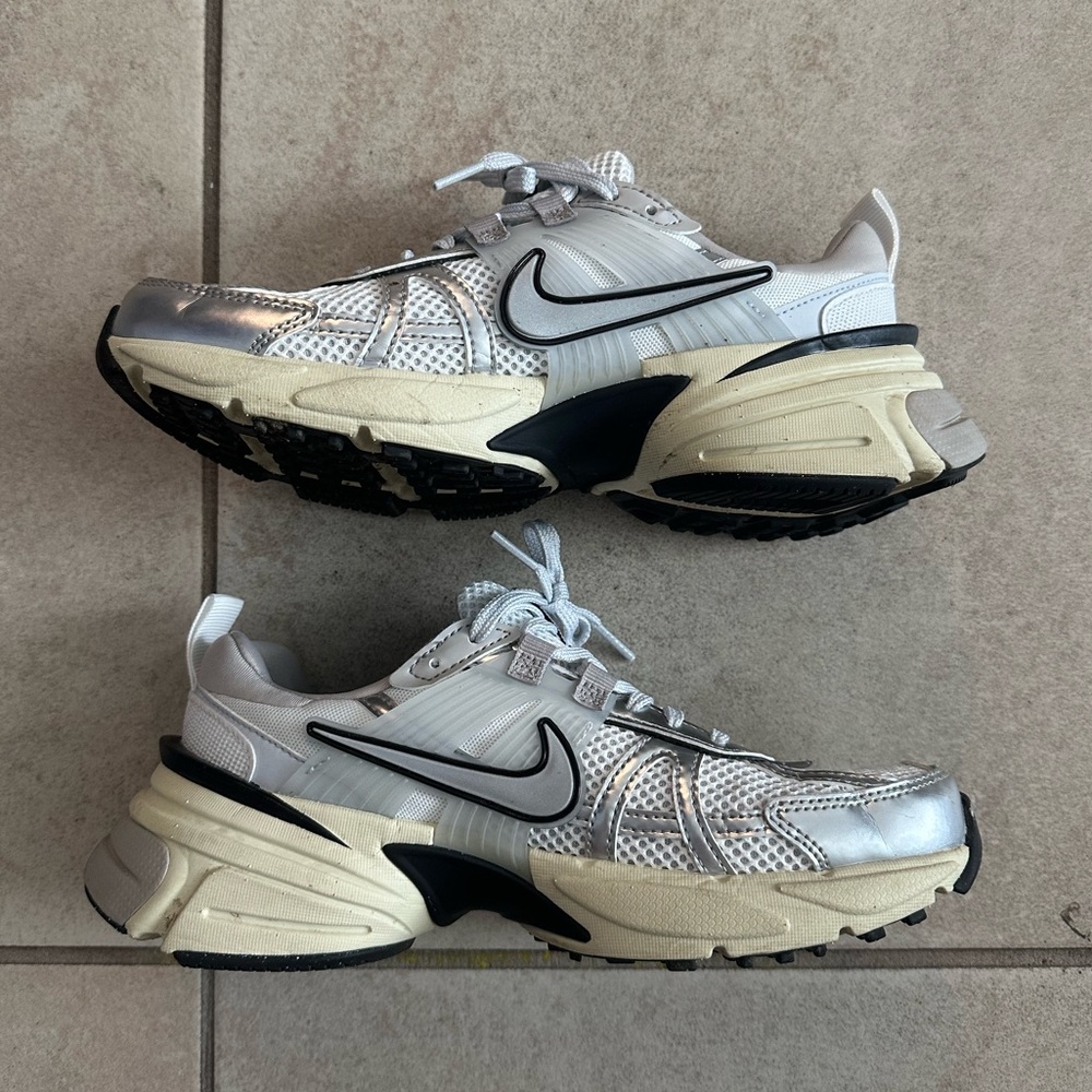 Nike Women’s V2K Running Shoes